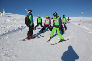 Thomas får med sikker hånd sin gruppe ned af pisten