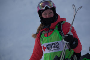 Kristin nyder der friske vejr.